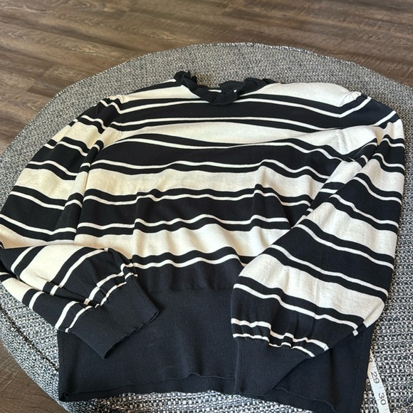 Sweater - Picture 2 of 5